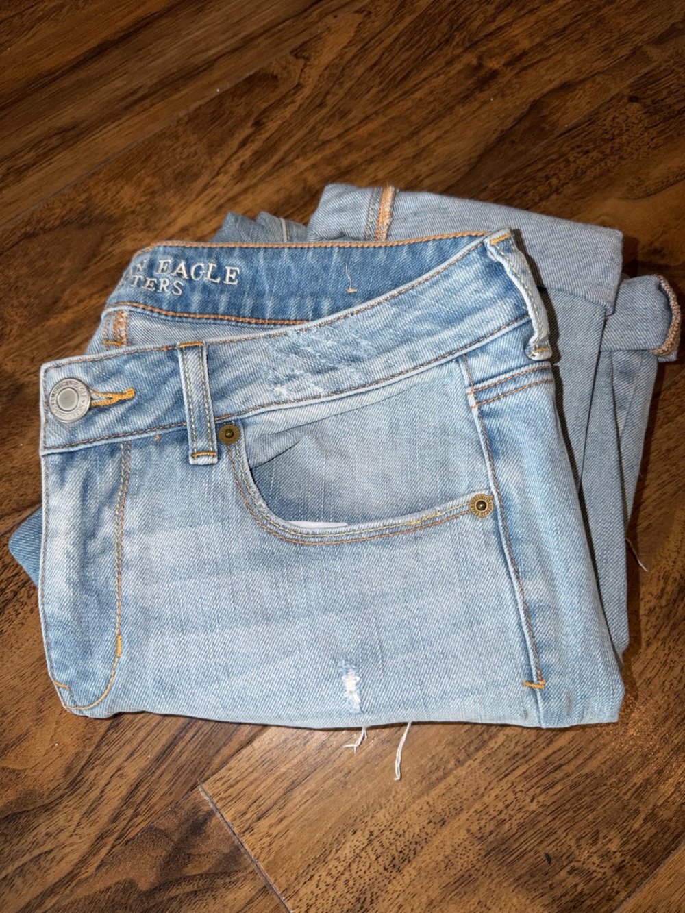 American Eagle Outfitters Light Wash Distressed Denim Skinny Jeans - Picture 6 of 6